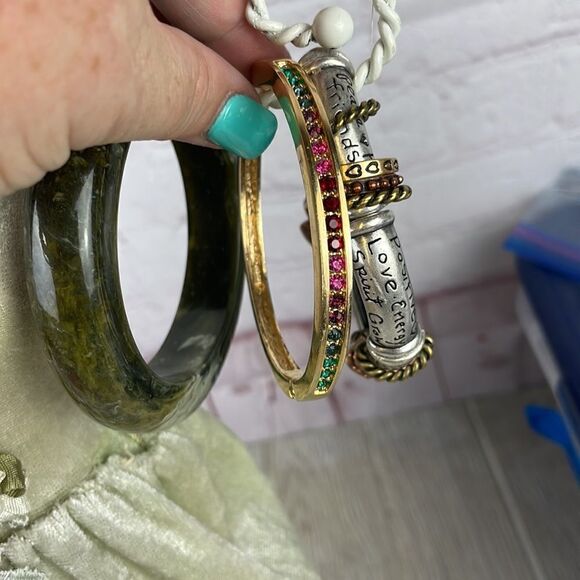 Lot of Bangle, charm and expandable bracelets in gold and earth tones. 7 in all. - Picture 7 of 8